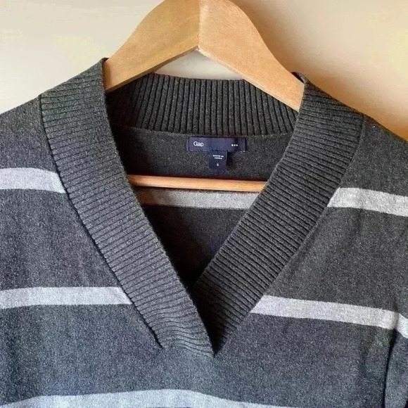 Gap Knit Sweater Men's Long-sleeve V-neck Stripes Grey Size S - Picture 2 of 11
